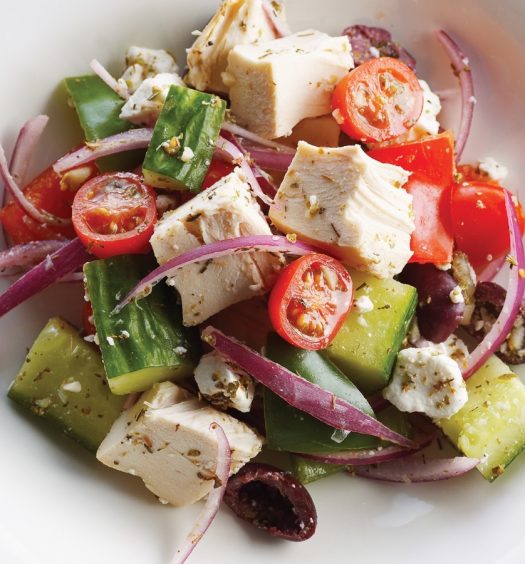 ensalada griega es una exquisita ensalada para cualquier noche de verano